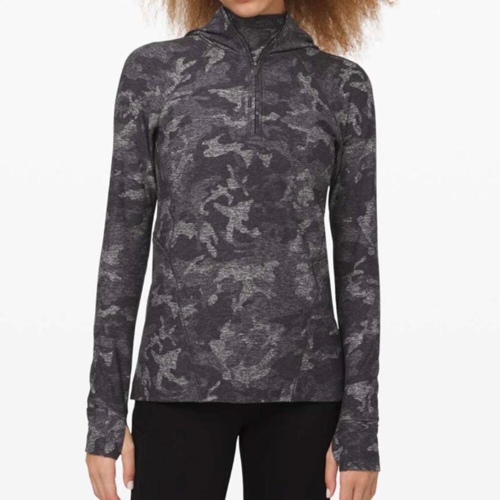 LULULEMON ATHLETICA | Warm Stabilizer 1/2 Zip Hoodie
Incognito Camo Black | 12